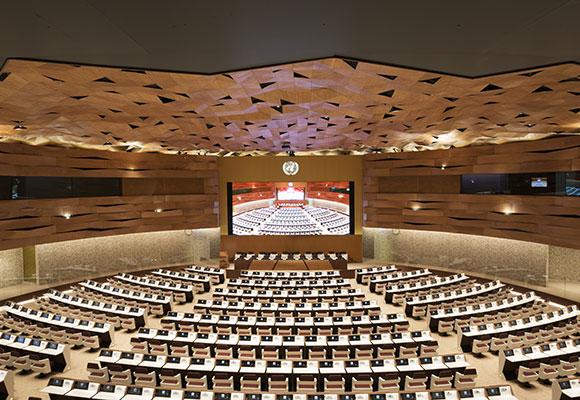 Edle Geometrien aus Feinsteinzeug von Casalgrande Padana schmücken das Hauptquartier der Vereinten Nationen in Genf | Casalgrande Padana