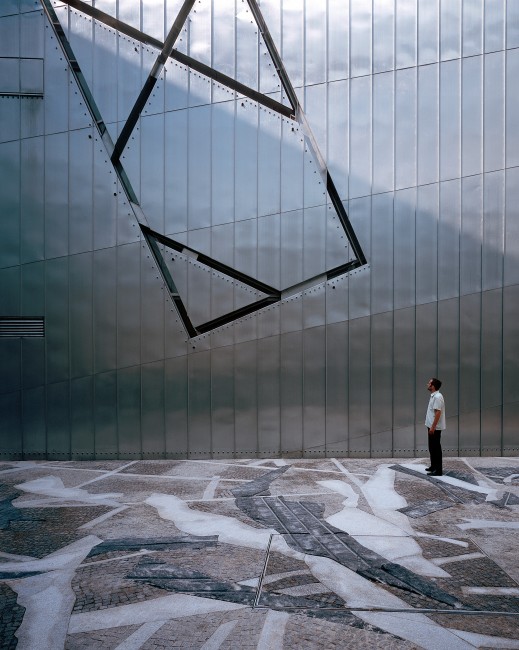 JMB-Paul-Celan-Courtyard-c-Bitter-Bredt-Fotografie-519x650