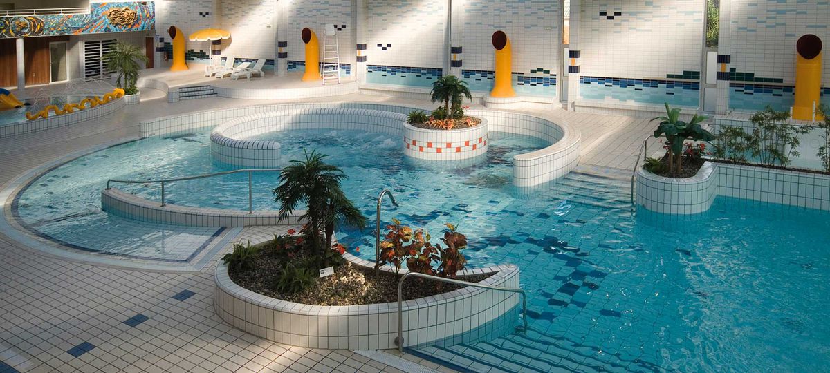 SCHWIMMBAD