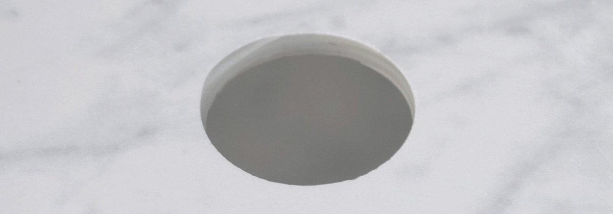 Bohrungen in Feinsteinzeugplatten Bohrungen in Feinsteinzeugplatten