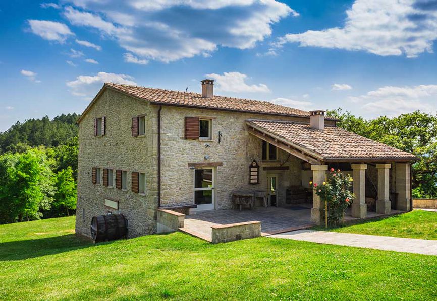So richten Sie ein Landhaus mit Feinsteinzeug ein