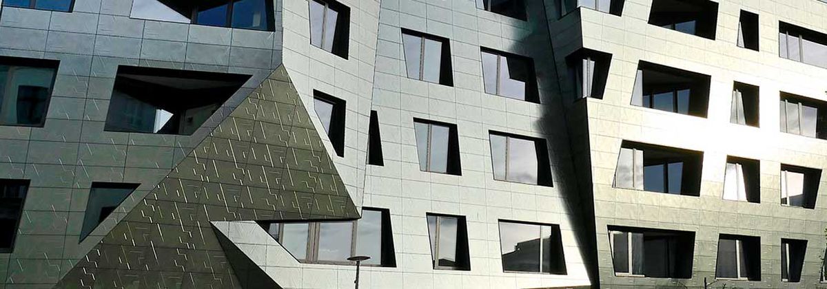 Eine weitere bedeutsame Zusammenarbeit zwischen Casalgrande Padana und Daniel Libeskind: die Wohnanlage Sapphire. Eine weitere bedeutsame Zusammenarbeit zwischen Casalgrande Padana und Daniel Libeskind: die Wohnanlage Sapphire.